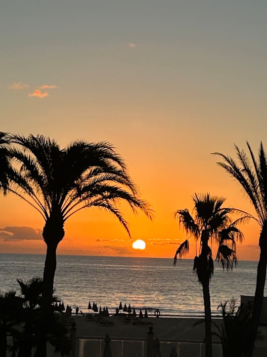 Außenansicht Hotel Riu Oliva Beach Resort