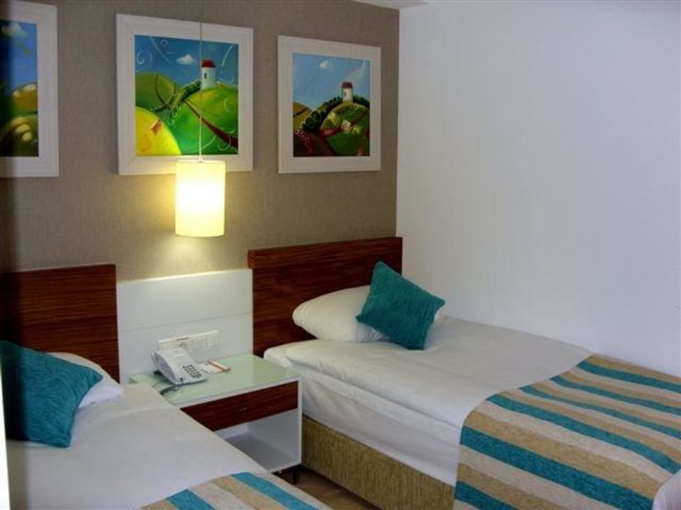Zwei Einzelbetten im vorderen Zimmer Sunis Evren Beach Resort Hotel & Spa