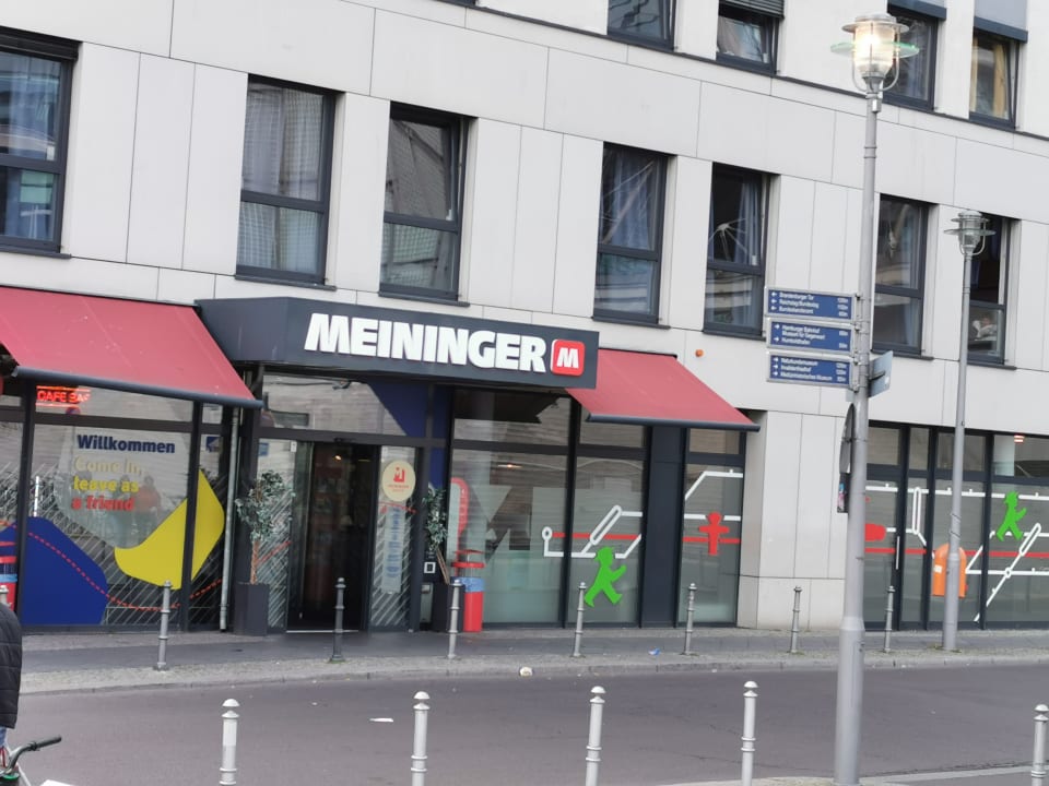 Außenansicht MEININGER Hotel Berlin Hauptbahnhof