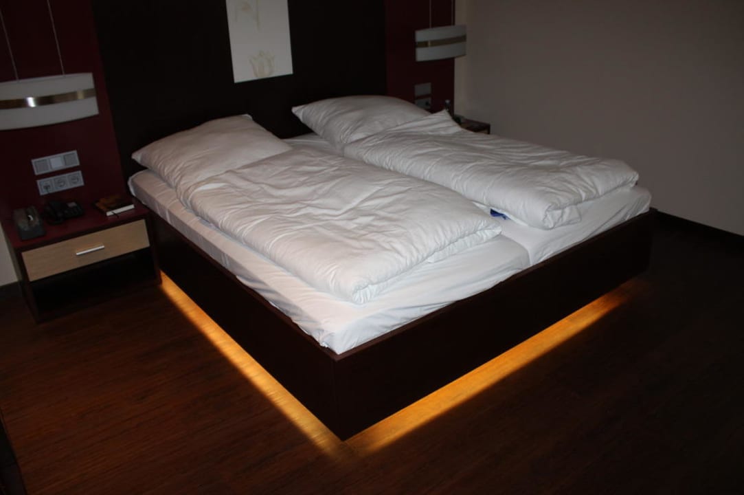 Schlafzimmer mit Unterflurbeleuchtung Der Seehof