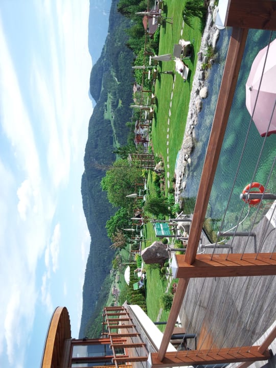 Auf den Naturbadeteich Hotel Chalet Mirabell