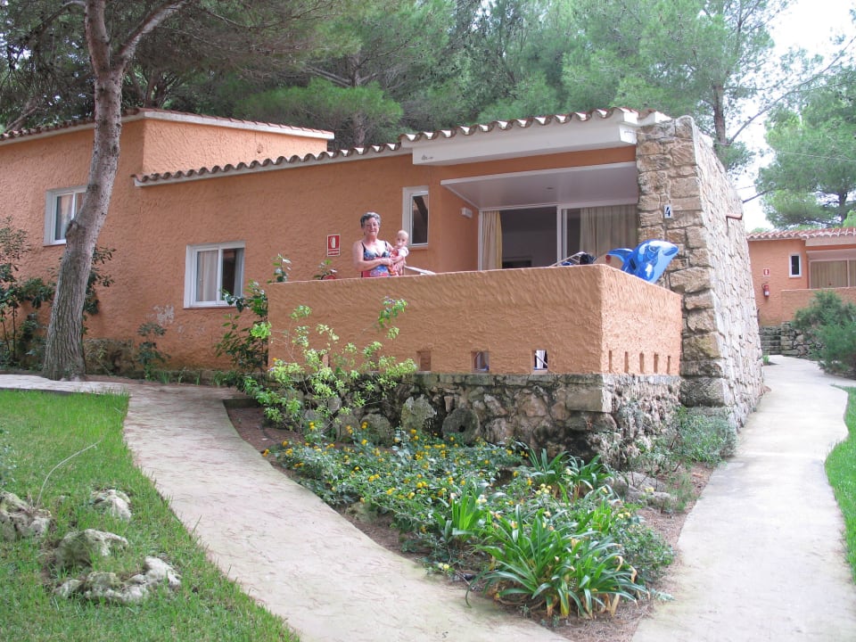 Eines der 12 Bungalows Hotel Xaloc Playa