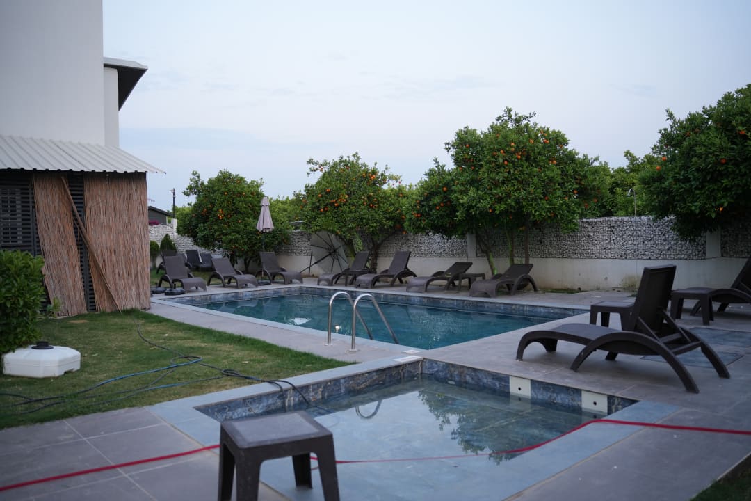 Pool Side Mira Palace & Spa