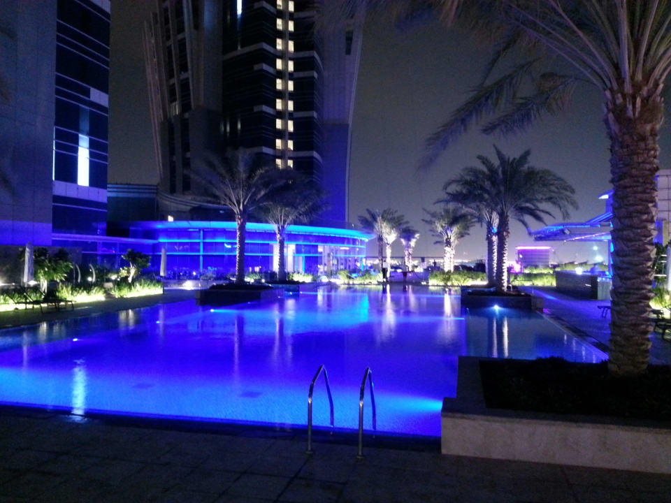 Bei Nacht JW Marriott Marquis Hotel Dubai