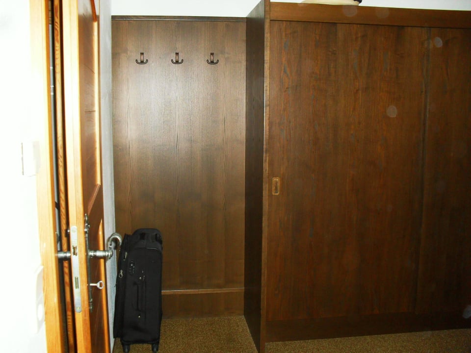 Aufbewahrungsmöglichkeiten im Schlafzimmer Pension Gaimberg