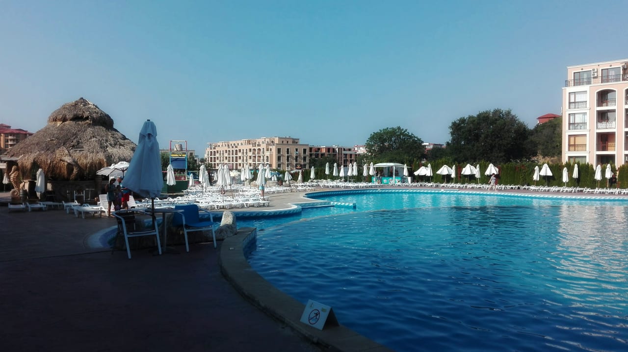 Pool Hotel Atrium Beach