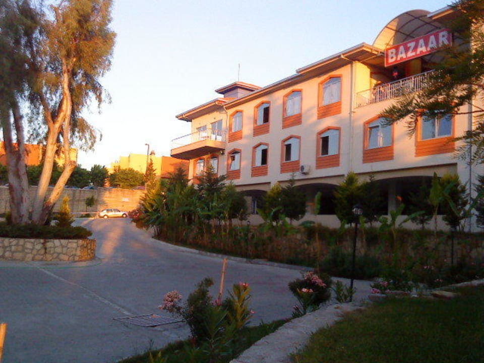 Ausblick aus der Lobby genau hoch zum Basar! FUN&SUN Smart Hane Sun Hotel