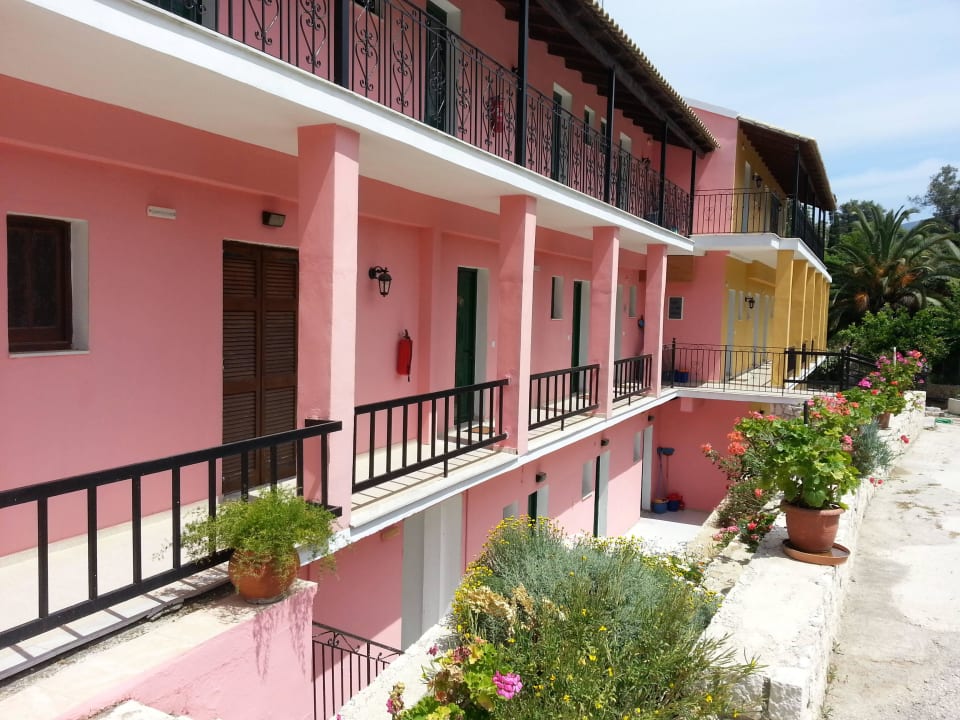 Hinteransicht Hotel Hotel Adriolos