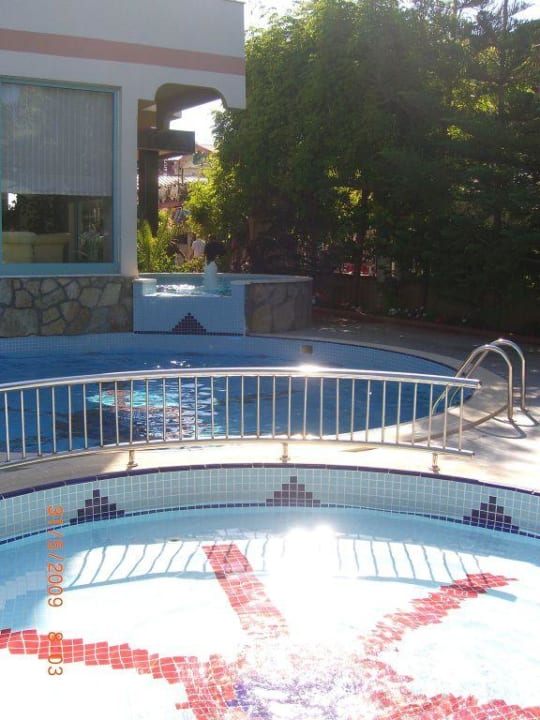 Poollandschaft Side Bay Hotel