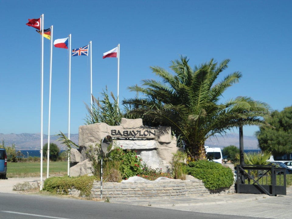 Wjazd do hotelu Hotel Babaylon