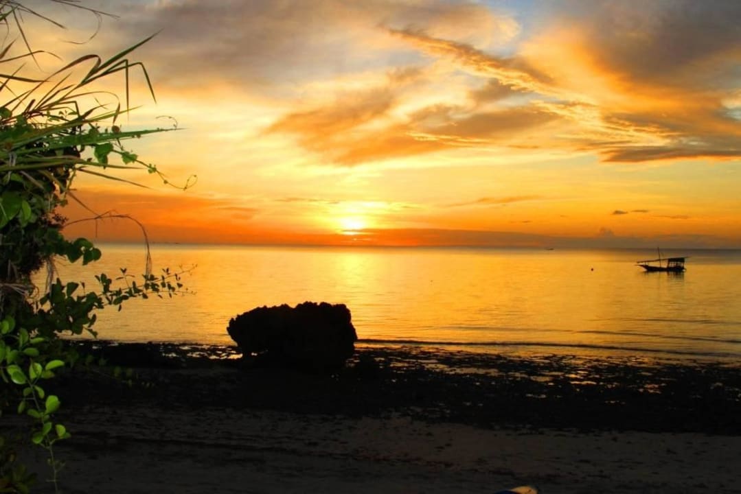 Sonnenuntergang mit Hotelboot Zanzi Resort