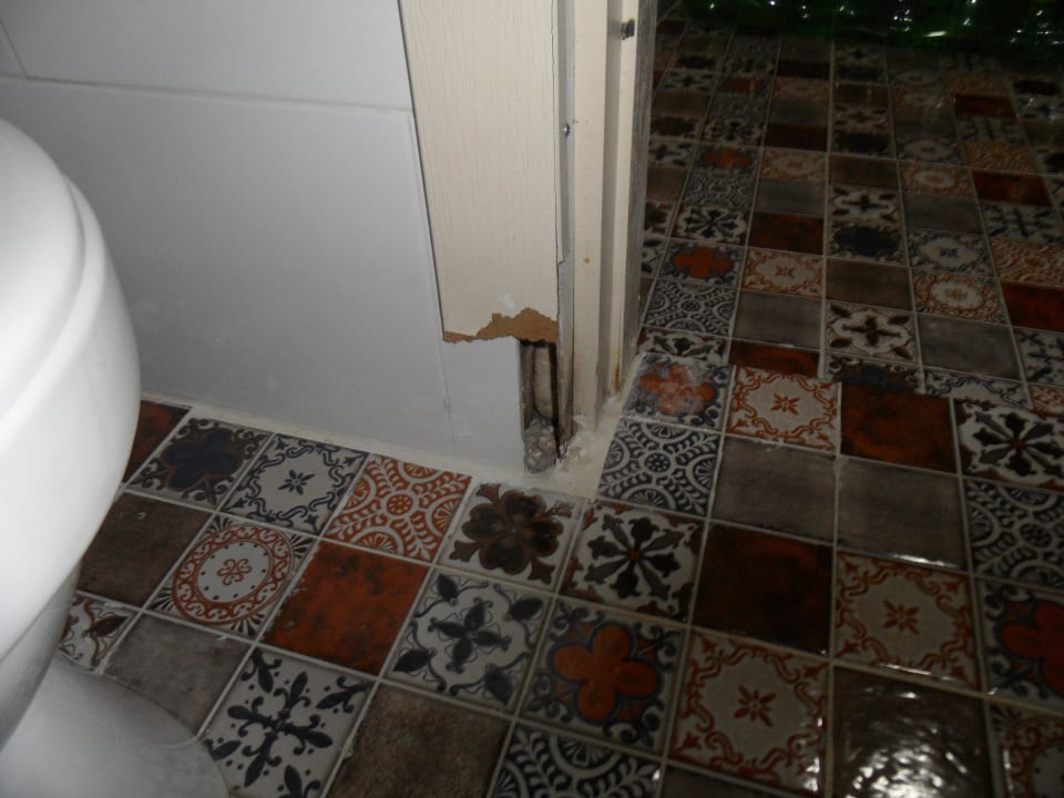 Tür zum Bad Club Hotel Anjeliq