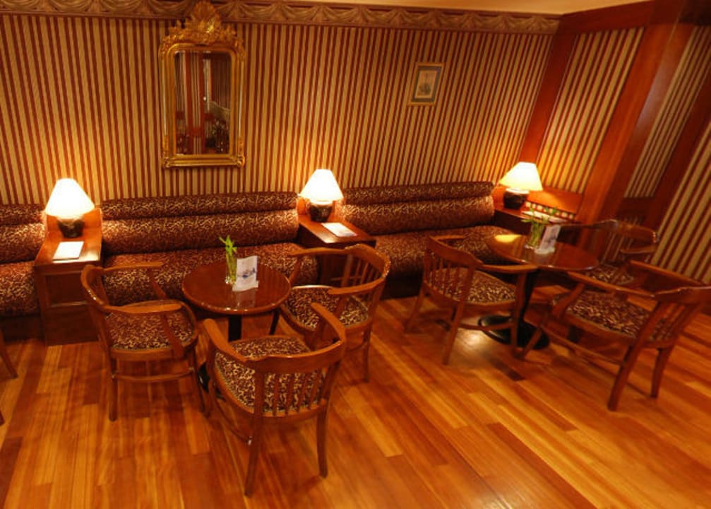 Bar Titanic Comfort Hotel Sisli