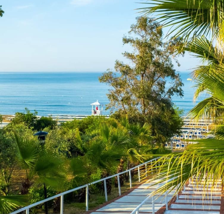 Strand Alba Resort Hotel
