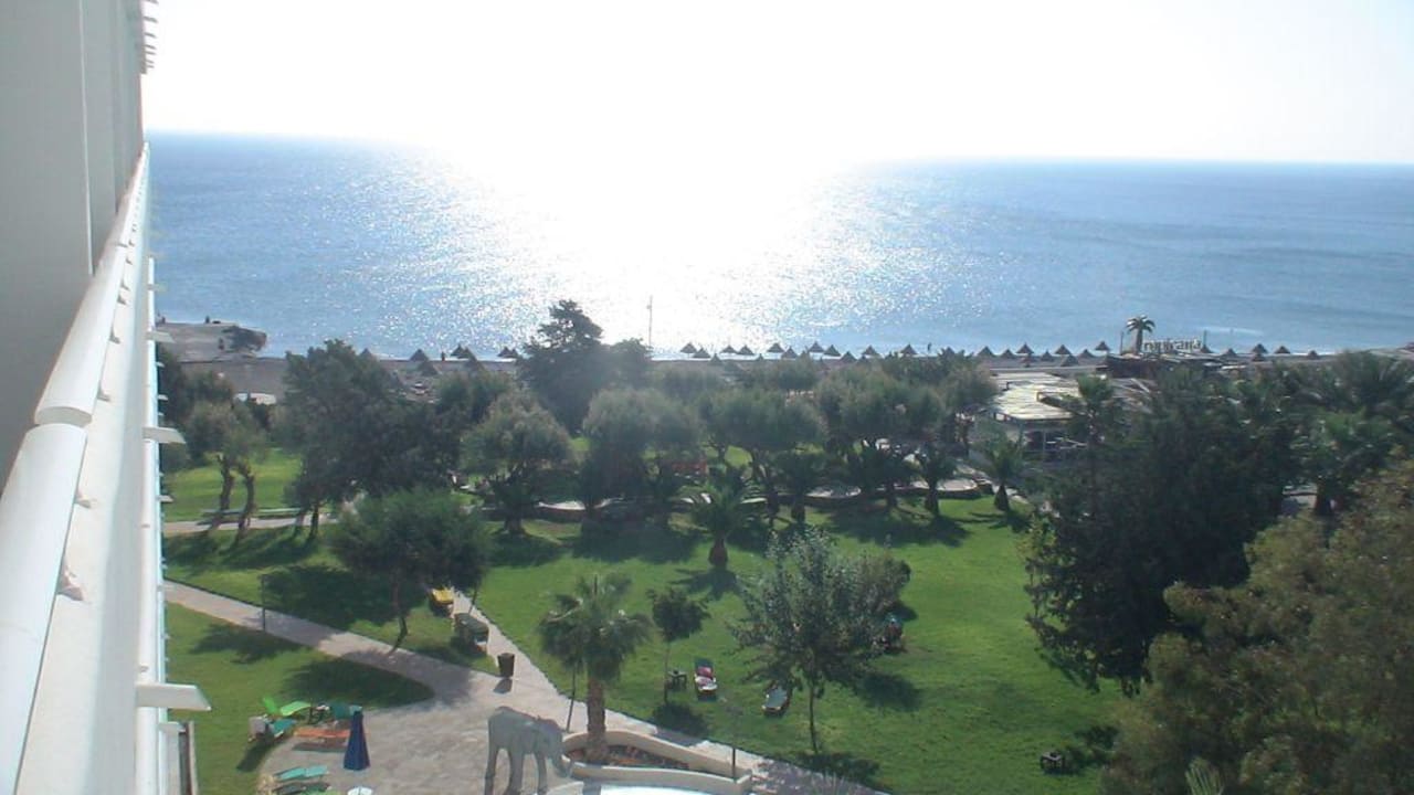 Blick aus dem Seitenflügel Esperides Beach Resort