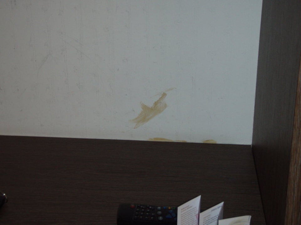 Abgenützte Wände, flecken überall Hotel Balsthal