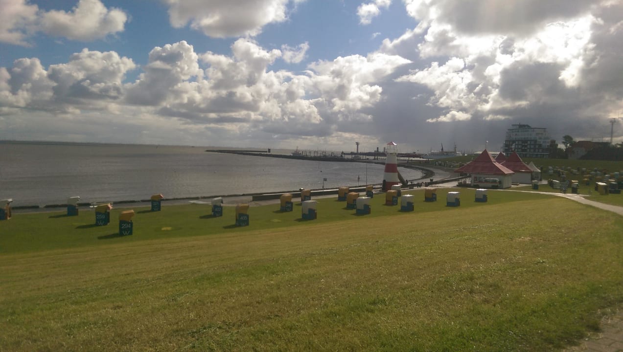 Strand vor der Tür Hotel Beckröge