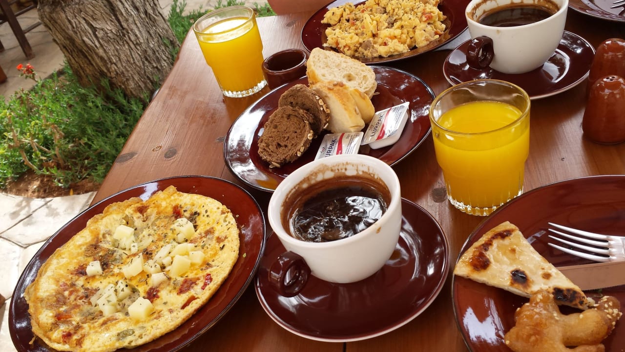 Frühstück im Kafenio Cactus Royal