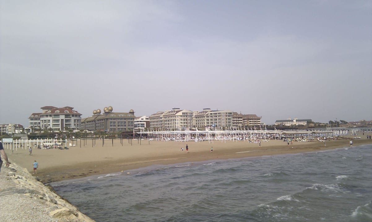 Der Strand vom Damm aus fotografiert Aydinbey Kings Palace & Spa