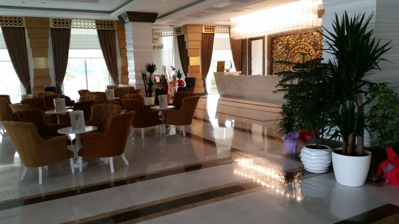 Gastro Side Royal Palace Hotel & Spa