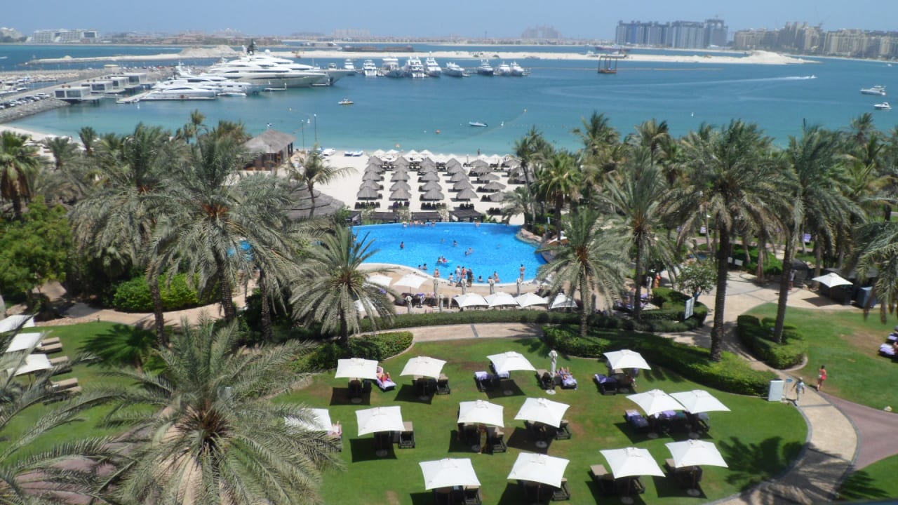 Ausblick Le Meridien Mina Seyahi Beach Resort & Waterpark