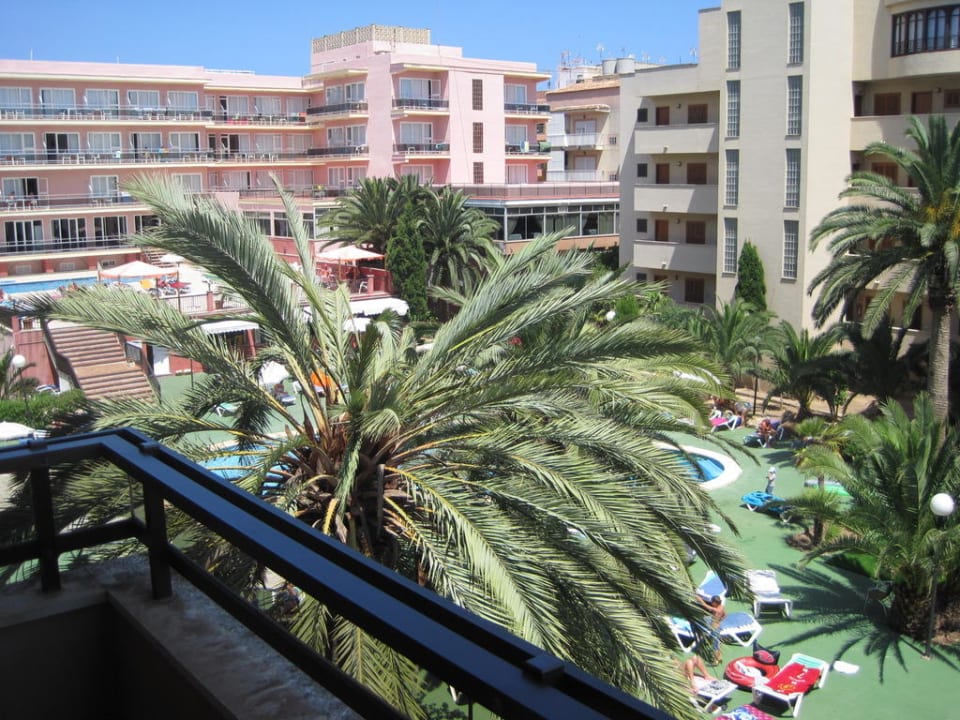 Vom Balkon Blick auf Hotel BJ Playamar Hotel & Apartamentos