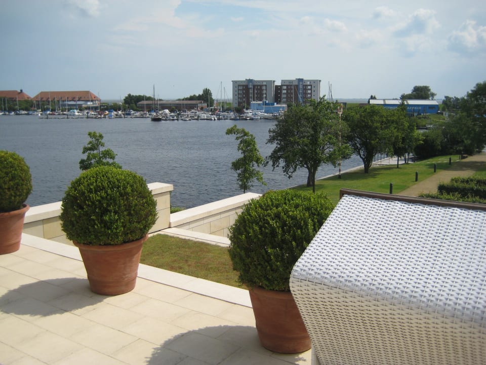 Blick auf den Großen Hafen ATLANTIC Hotel Wilhelmshaven