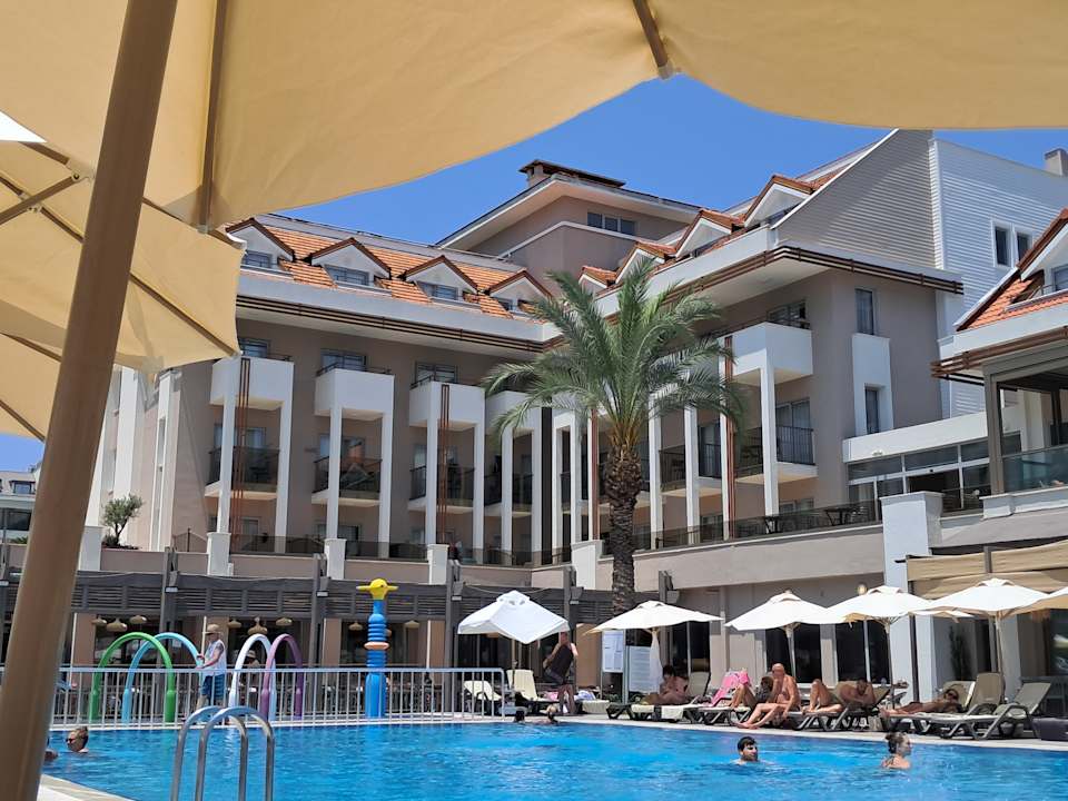 Pool Side Story Resort & Spa