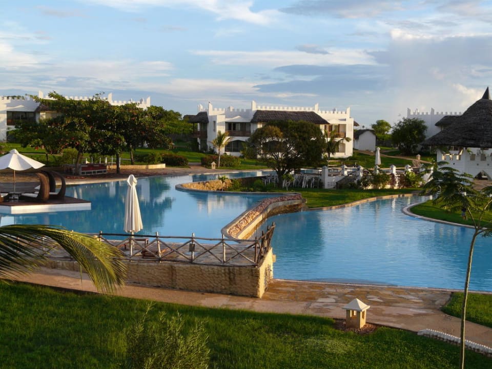 Unterer und mittlerer Pool Royal Zanzibar Beach Resort