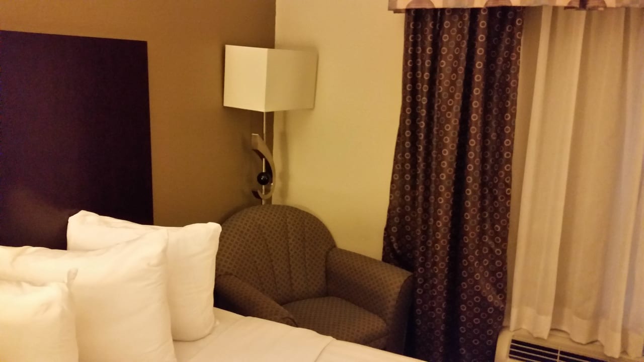 Sitzecke mit Stehlampe Best Western Hotel Troy Inn