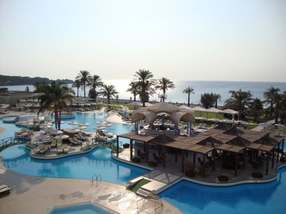 Pool bei Sonnenaufgang Rodos Palladium Leisure & Wellness