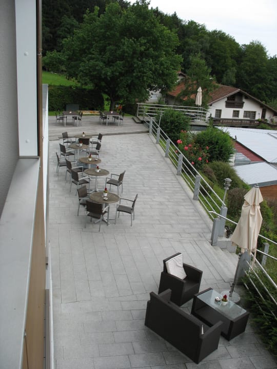 Terrasse vor dem Haus Thula Wellnesshotel Bayerischer Wald
