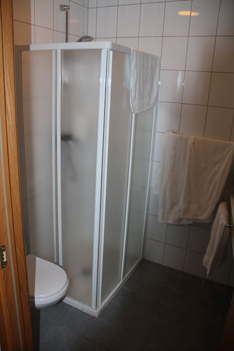 Bad mit Dusche 22 Hill Hotel