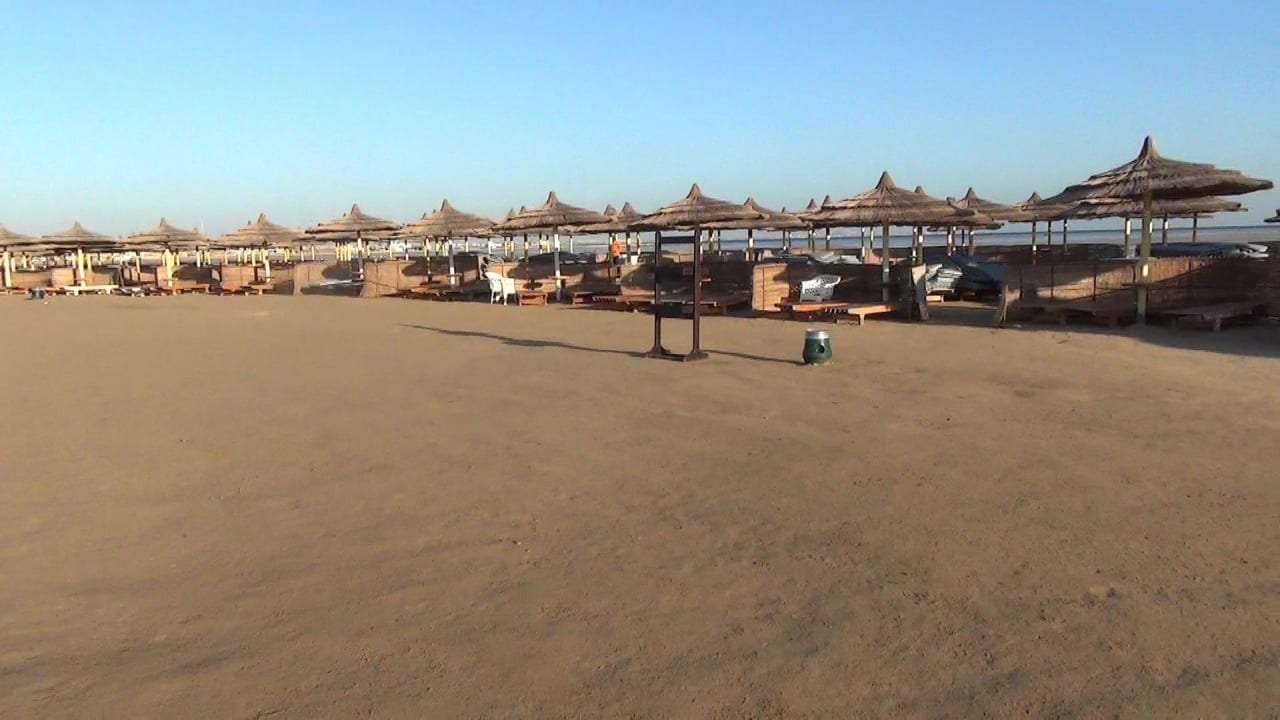 Liegebereich am Strand Titanic Beach Spa & Aqua Park