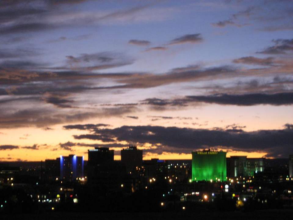 Blick aus Zimmer 331 auf die Skyline Embassy Suites Albuquerque