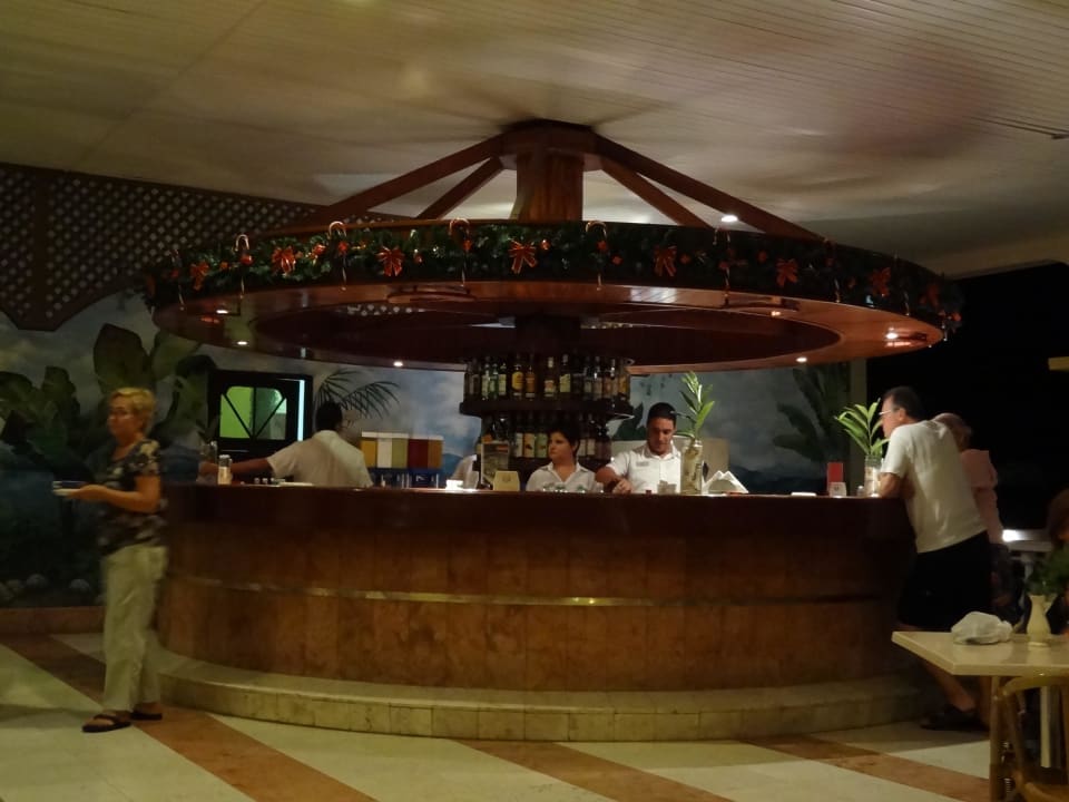 Bar mit Weihnachtsdeko Sol Rio De Luna y Mares