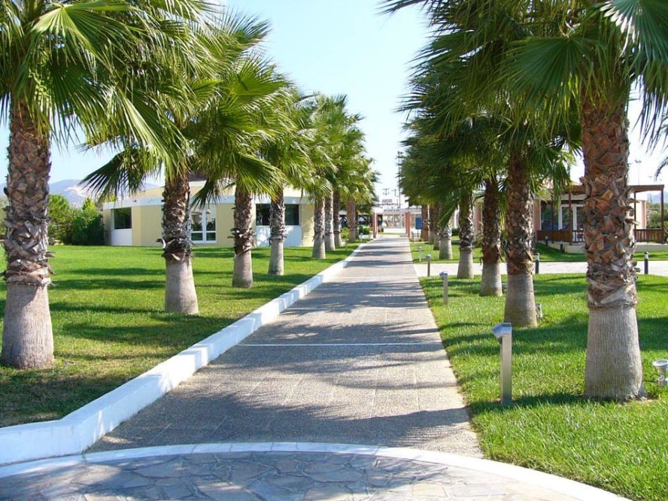 Richtung Sportbereich... Neptune Luxury Resort