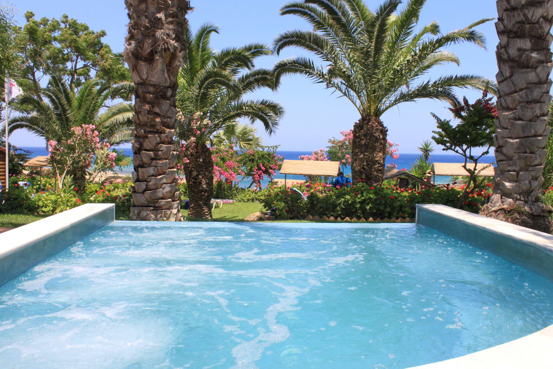 Jacuzzi Crystal Springs Beach Hotel