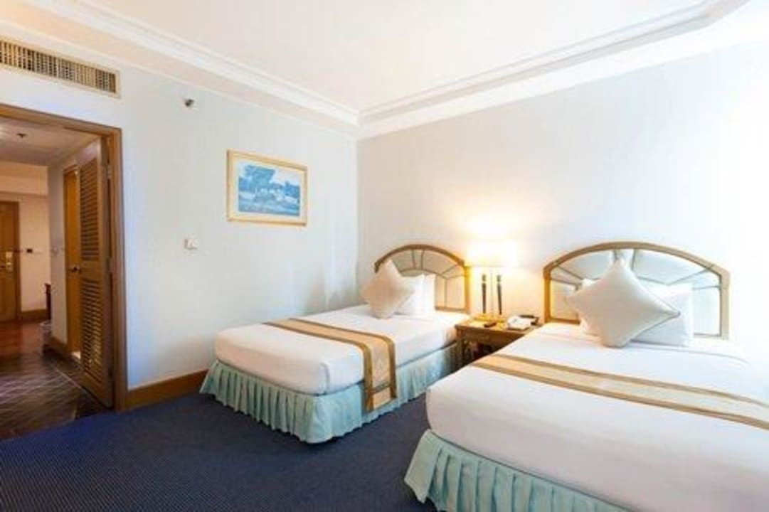 Deluxe Suite Hotel Windsor Suites & Convention