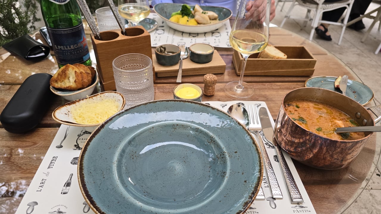 Gastro La Maison Hotel