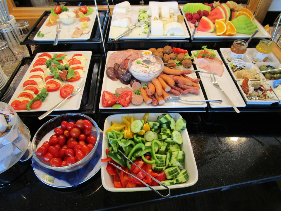 Ein Teil vom Frühstücksbüffet Hotel Peterchens Mondfahrt