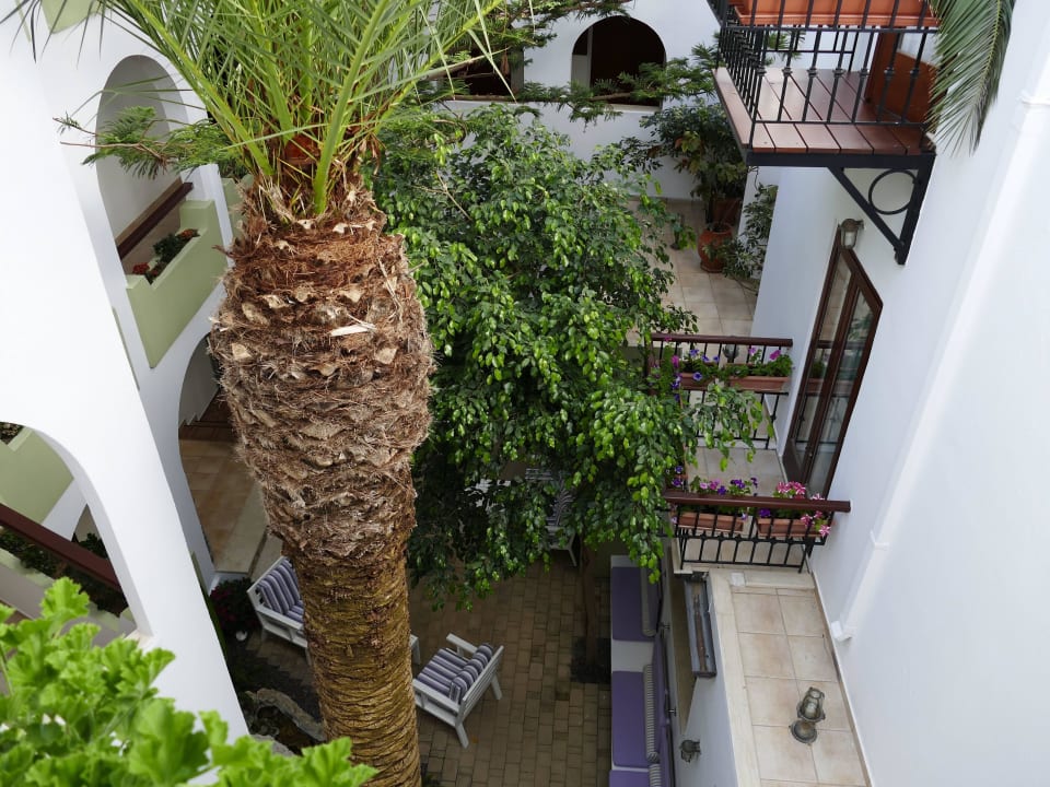 Kleiner Innenhof im Hotel Alianthos Garden Hotel