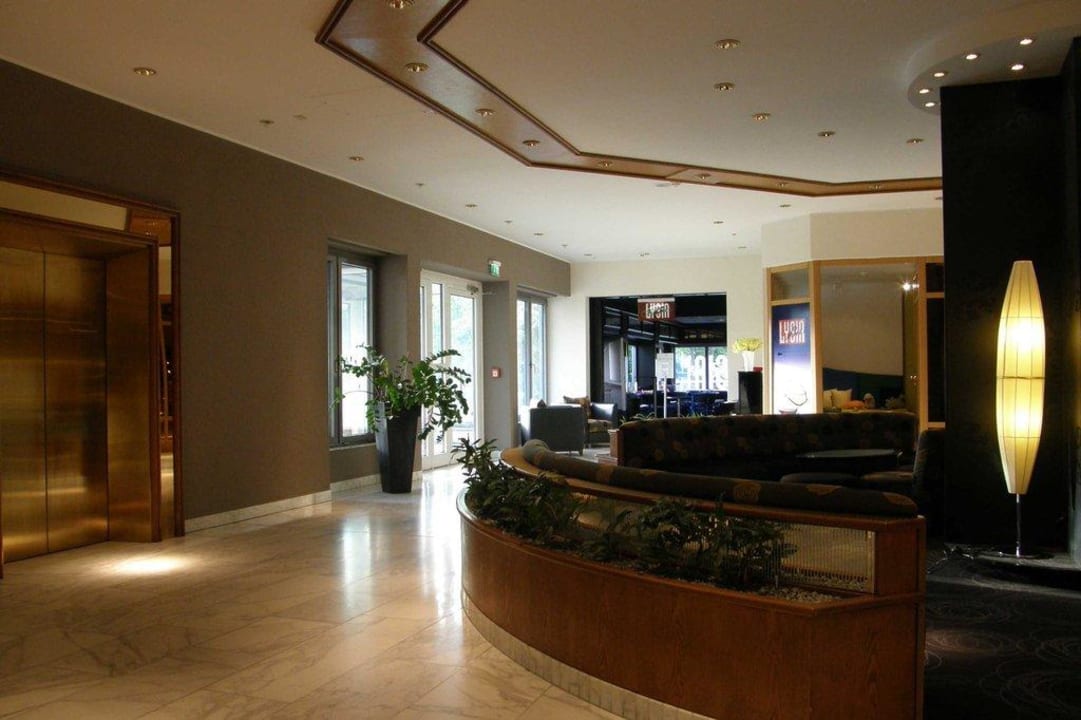 Lobby im vorderen Eingang Park Inn By Radisson Lübeck