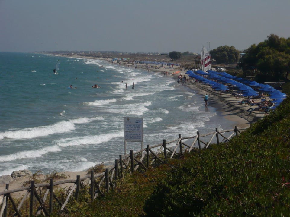 Strand rechtsseitig Neptune Luxury Resort