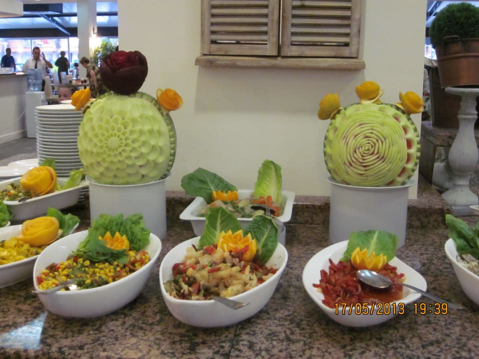 Еда в ресторане Club Turtas Beach Hotel