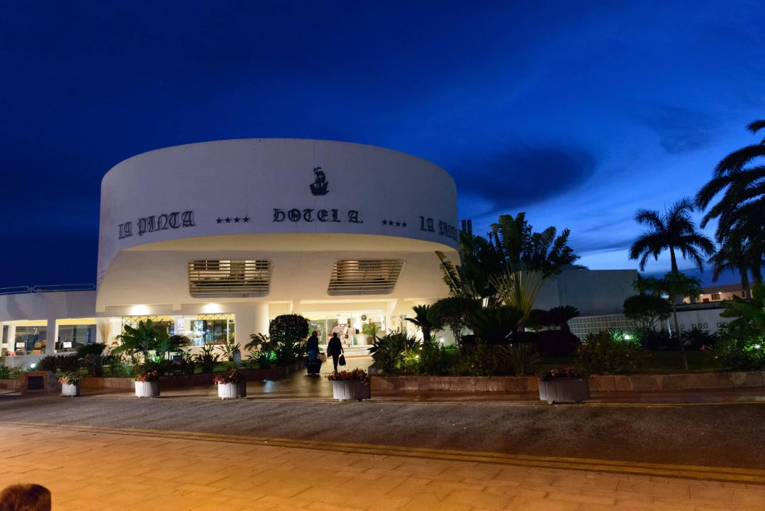 Haupteingang HOVIMA La Pinta Beachfront Family Hotel