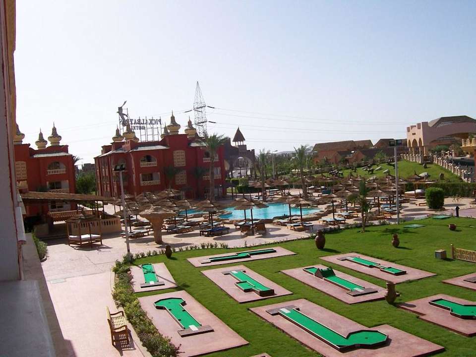 Basen Oasis, mini golf Pickalbatros Alf Leila Wa Leila Resort - Neverland Hurghada