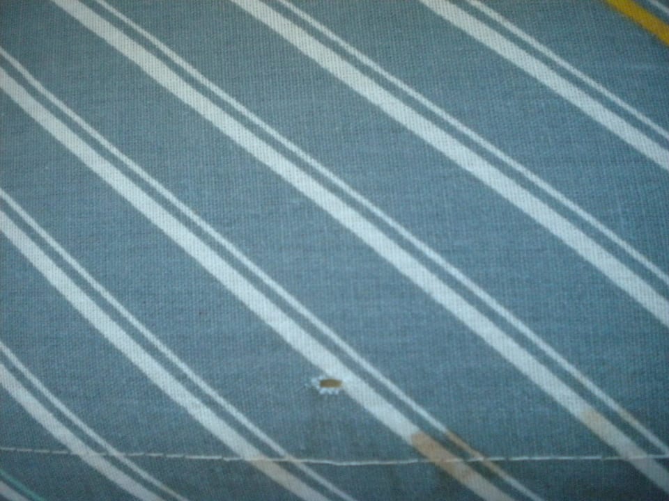 Schmutzige, löchrige Matratze Pegasos Deluxe Beach Hotel