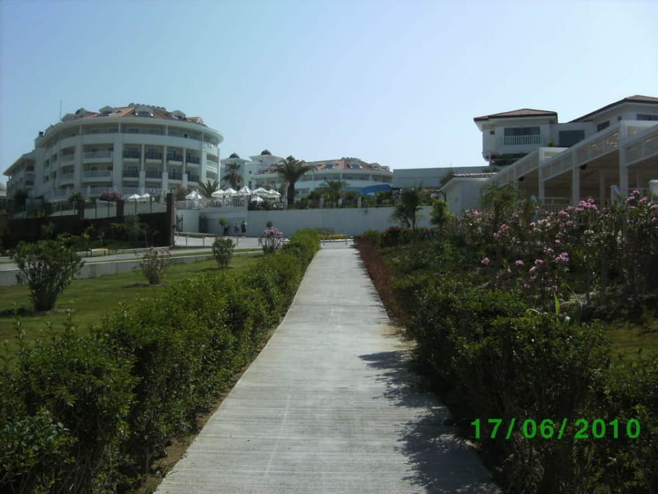 Weg vom Strand zum Hotel Alba Queen Hotel