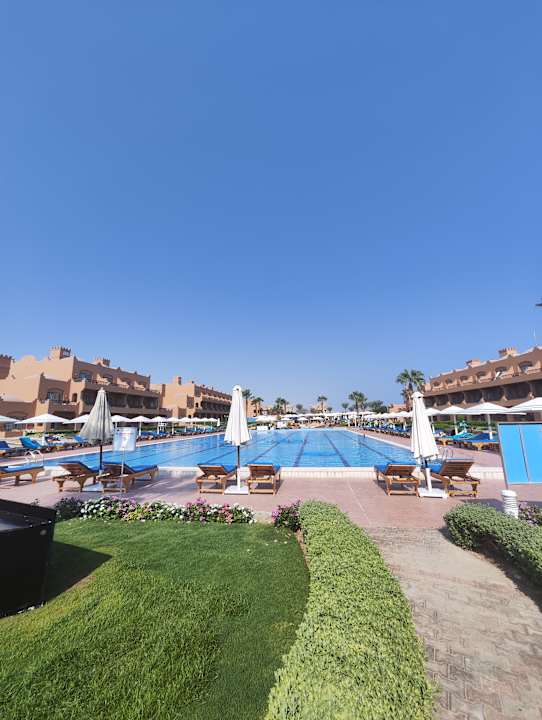 Pool Akassia Swiss Resort